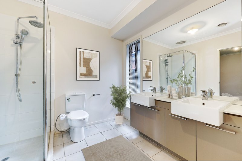 Photo - 12 Westbury Parkway, Roxburgh Park VIC 3064 - Image 8