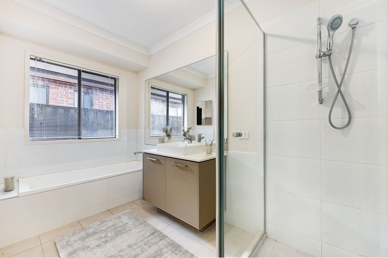 Photo - 12 Westbury Parkway, Roxburgh Park VIC 3064 - Image 10