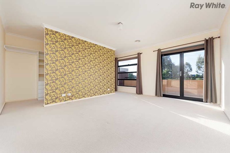 Photo - 12 Westerfolds Terrace, Caroline Springs VIC 3023 - Image 12