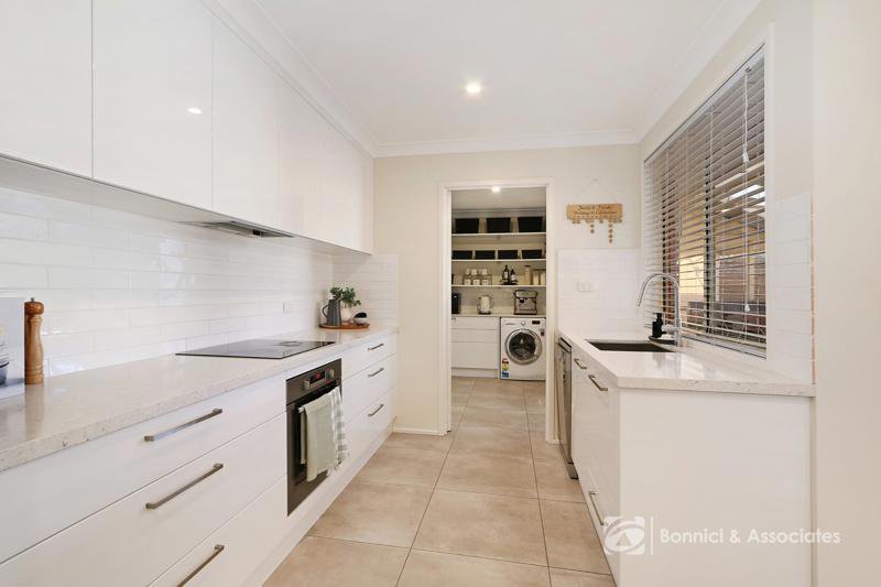 Photo - 12 Whernside Drive, Wodonga VIC 3690 - Image 8