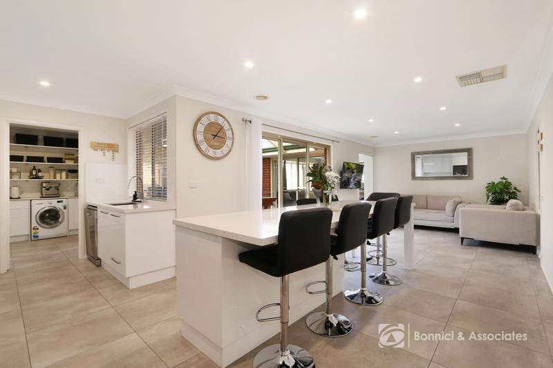 Photo - 12 Whernside Drive, Wodonga VIC 3690 - Image 10