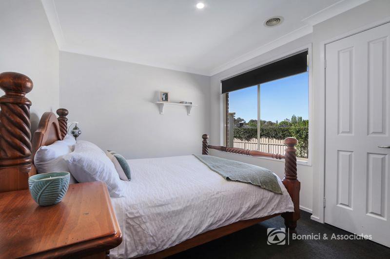 Photo - 12 Whernside Drive, Wodonga VIC 3690 - Image 16