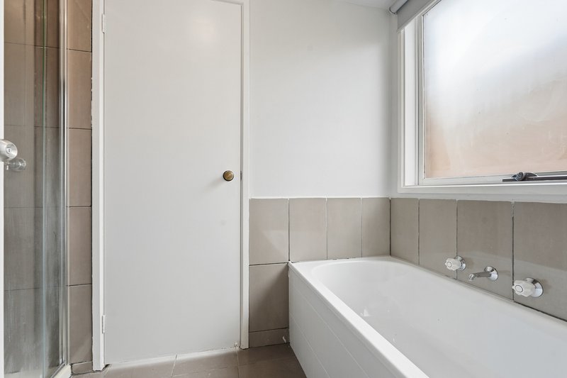 Photo - 12 Whipbird Close, Werribee VIC 3030 - Image 8