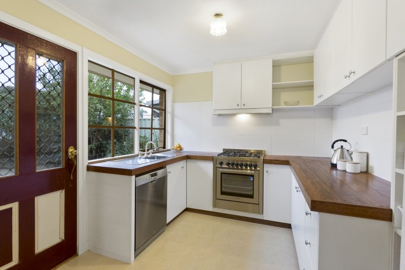 Photo - 12 Whitehall Crescent, Werribee VIC 3030 - Image 6