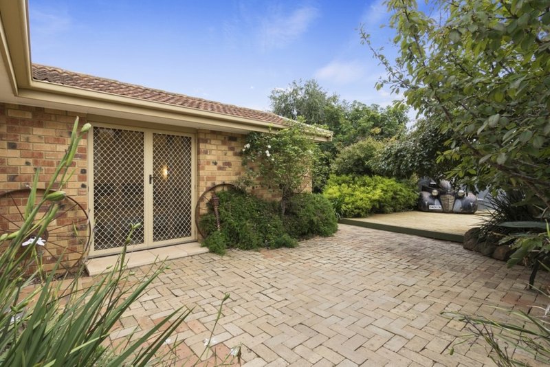 Photo - 12 Whitehall Crescent, Werribee VIC 3030 - Image 11