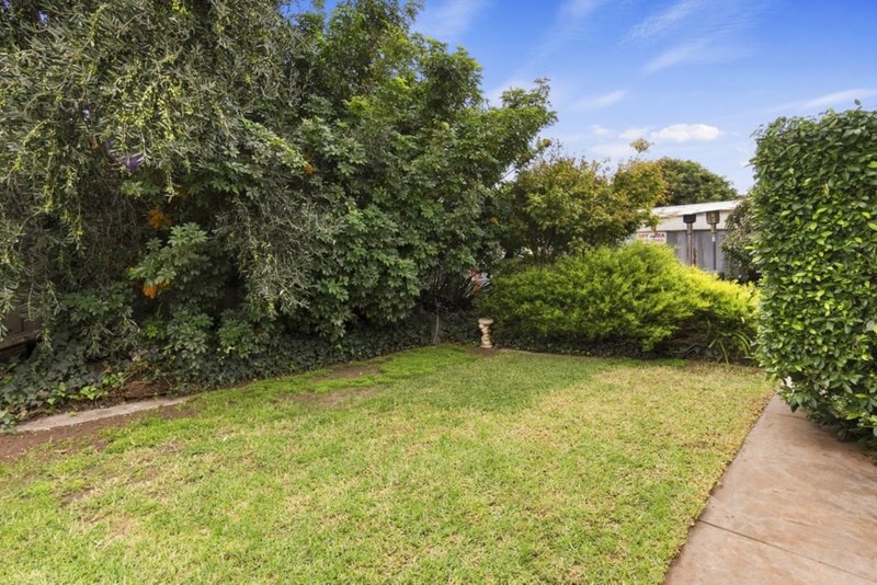 Photo - 12 Whitehall Crescent, Werribee VIC 3030 - Image 12