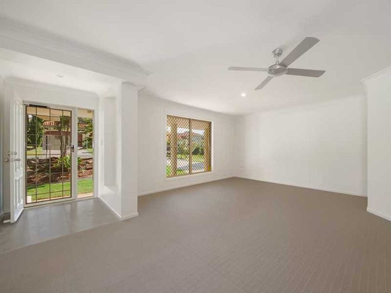 Photo - 12 Wiltshire Drive, Mudgeeraba QLD 4213 - Image 6