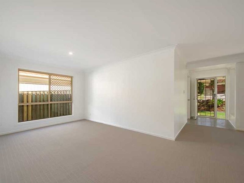 Photo - 12 Wiltshire Drive, Mudgeeraba QLD 4213 - Image 7