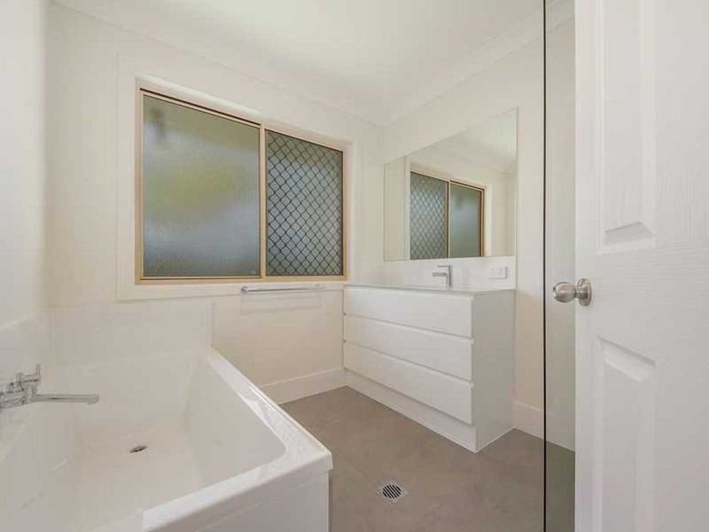 Photo - 12 Wiltshire Drive, Mudgeeraba QLD 4213 - Image 11