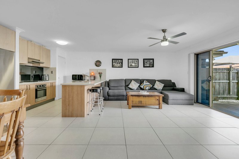 Photo - 1/2 Winchester Crescent, Pimpama QLD 4209 - Image 4