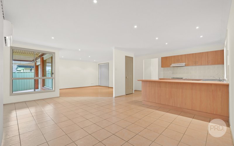 Photo - 12 Winna Place, Glenmore Park NSW 2745 - Image 5