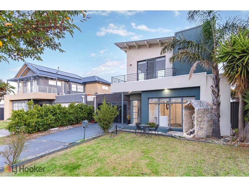 Photo - 12 Wintersun Court, Roxburgh Park VIC 3064 - Image 2