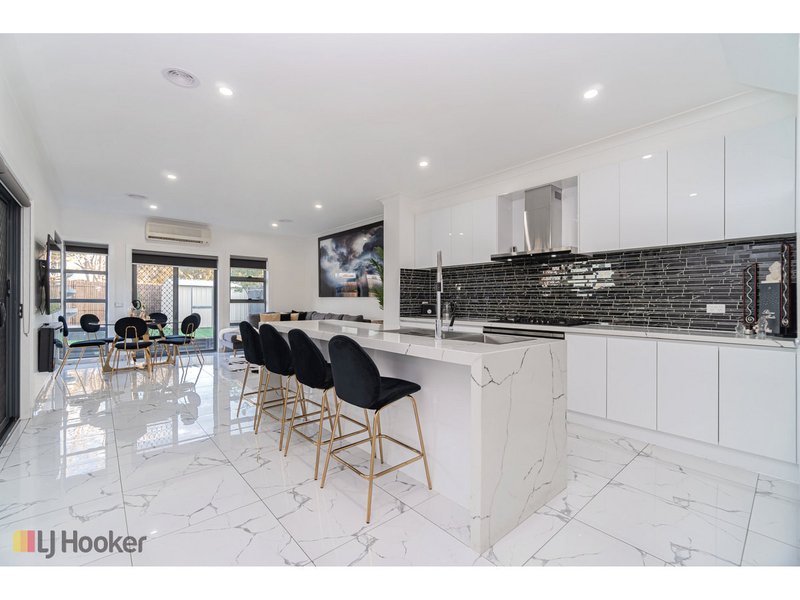 Photo - 12 Wintersun Court, Roxburgh Park VIC 3064 - Image 7