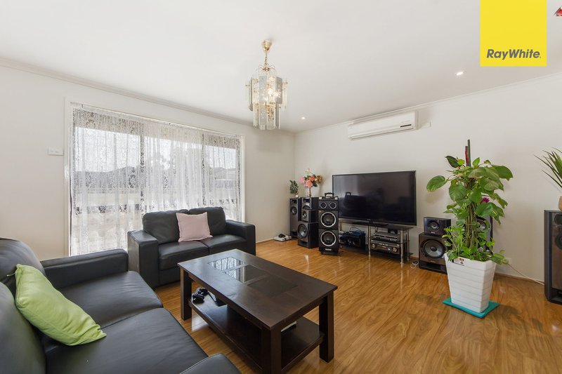 Photo - 12 Wyvern Walk, Kings Park VIC 3021 - Image 2