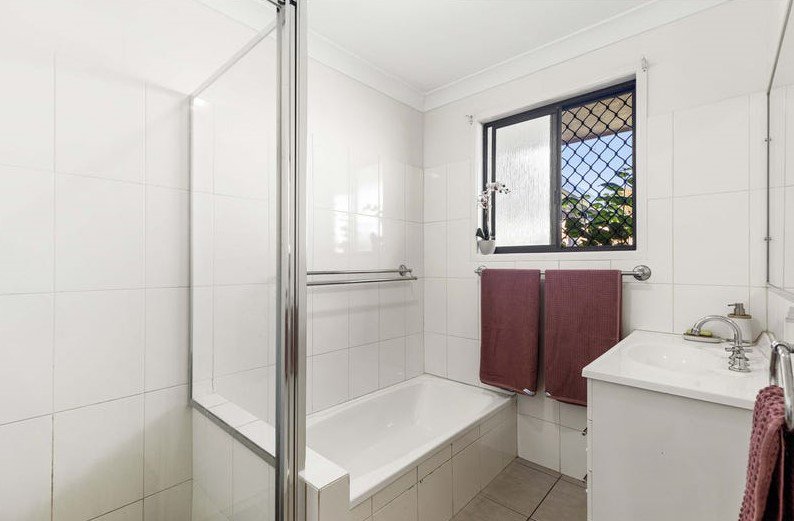 Photo - 12 Yandilla Street, Newtown QLD 4350 - Image 8