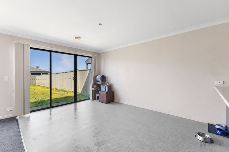 Photo - 12 Yarra Park Drive, Sebastopol VIC 3356 - Image 4