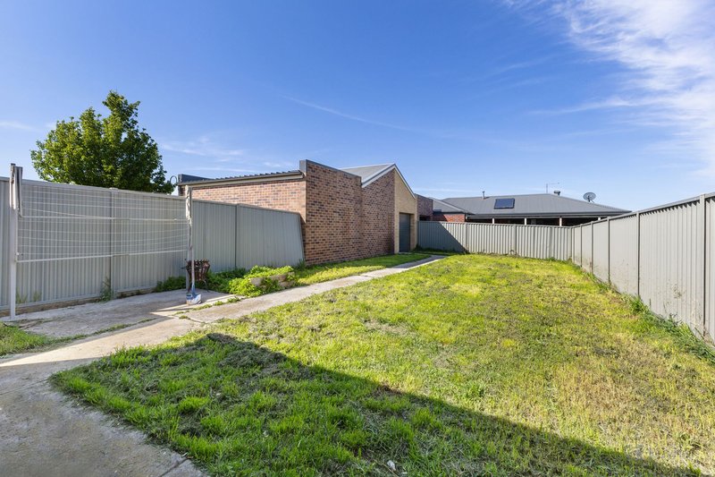 Photo - 12 Yarra Park Drive, Sebastopol VIC 3356 - Image 9