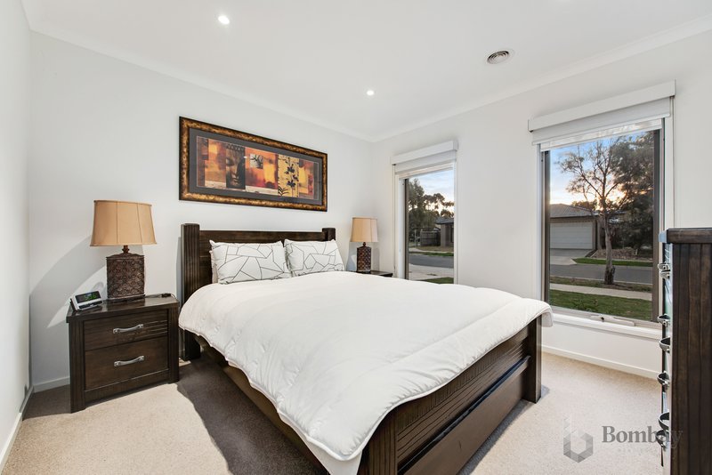 Photo - 12 Yarradale Drive, Mickleham VIC 3064 - Image 10