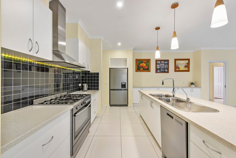 12 York Close, Taylors Hill VIC 3037