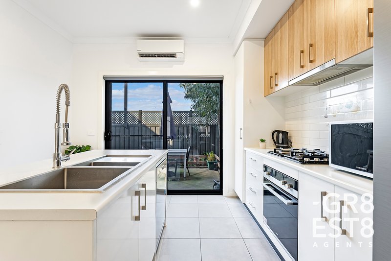 Photo - 12 Zebra Way, Cranbourne West VIC 3977 - Image 4