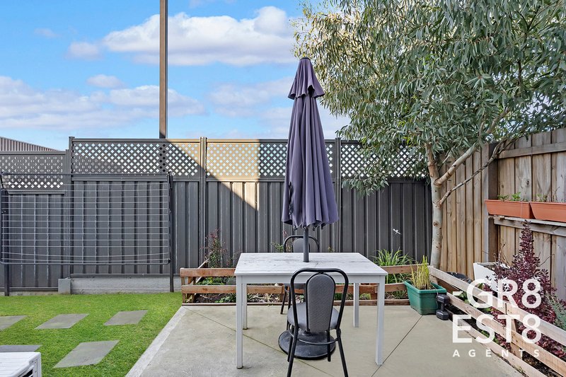 Photo - 12 Zebra Way, Cranbourne West VIC 3977 - Image 12