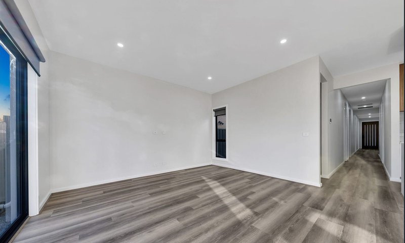 Photo - 12 Zippy Circuit, Tarneit VIC 3029 - Image 8