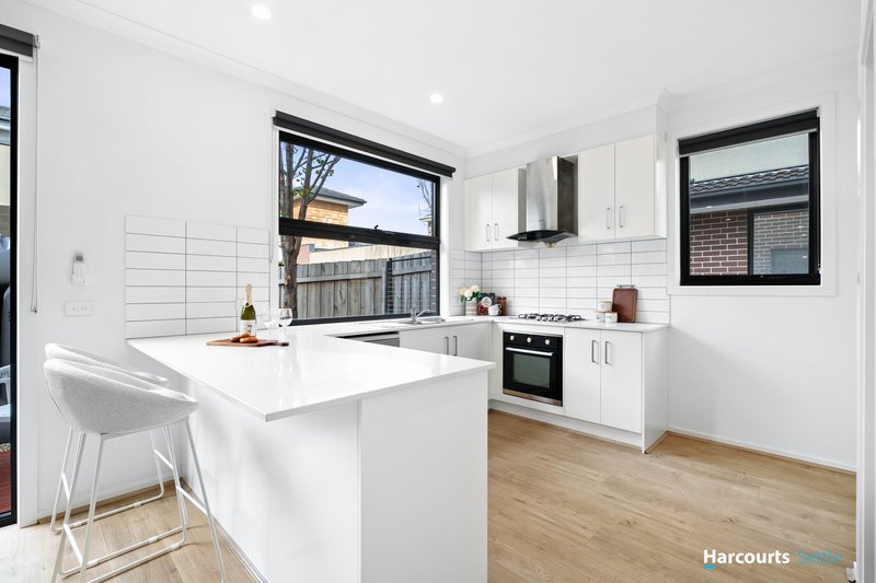 Photo - 1/20 Burns Avenue, Clayton South VIC 3169 - Image 4