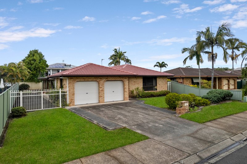 Photo - 120 Christine Avenue, Burleigh Waters QLD 4220 - Image 2