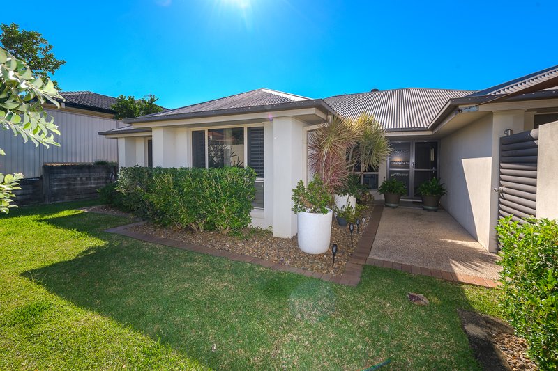 Photo - 120 Crestwood Drive, Molendinar QLD 4214 - Image 2