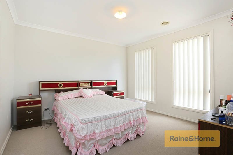 Photo - 120 Dalray Crescent, Kurunjang VIC 3337 - Image 2