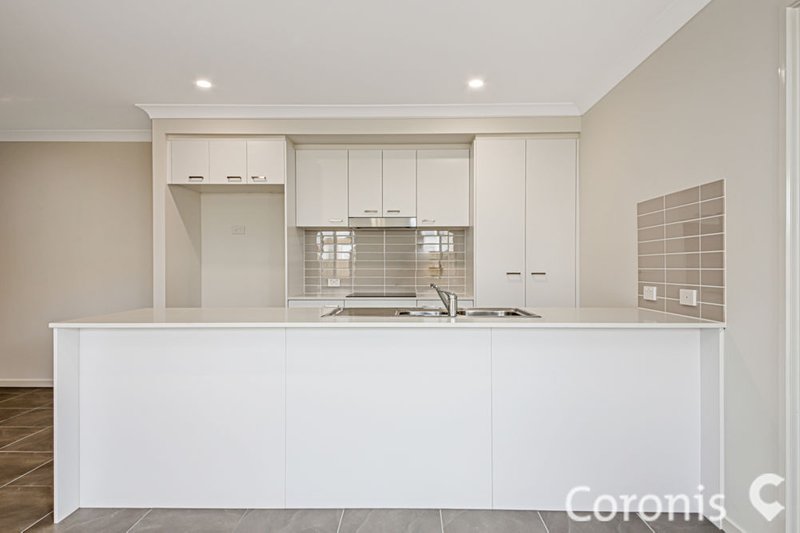 Photo - 1/20 Farmer Place, Park Ridge QLD 4125 - Image 5