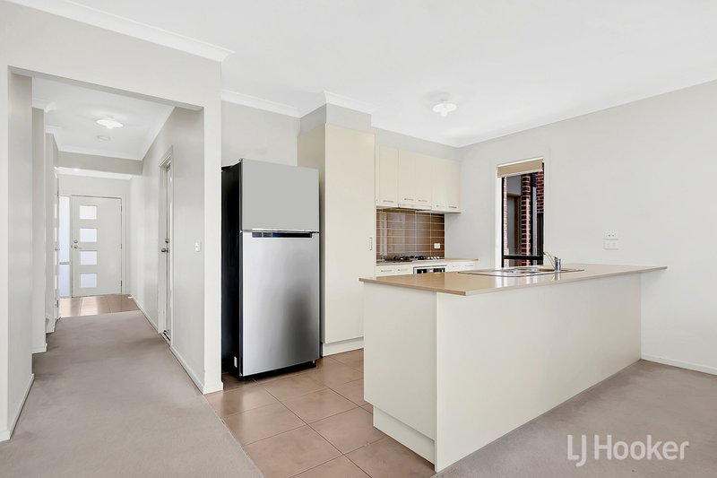 Photo - 120 Grevillea Street, Craigieburn VIC 3064 - Image 3