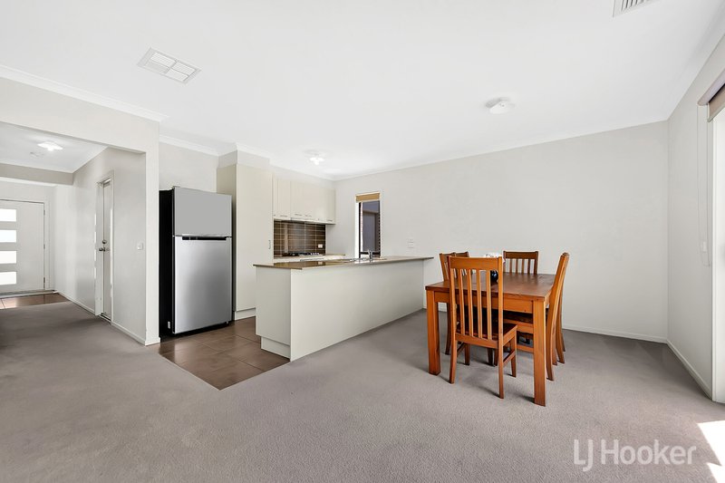 Photo - 120 Grevillea Street, Craigieburn VIC 3064 - Image 4