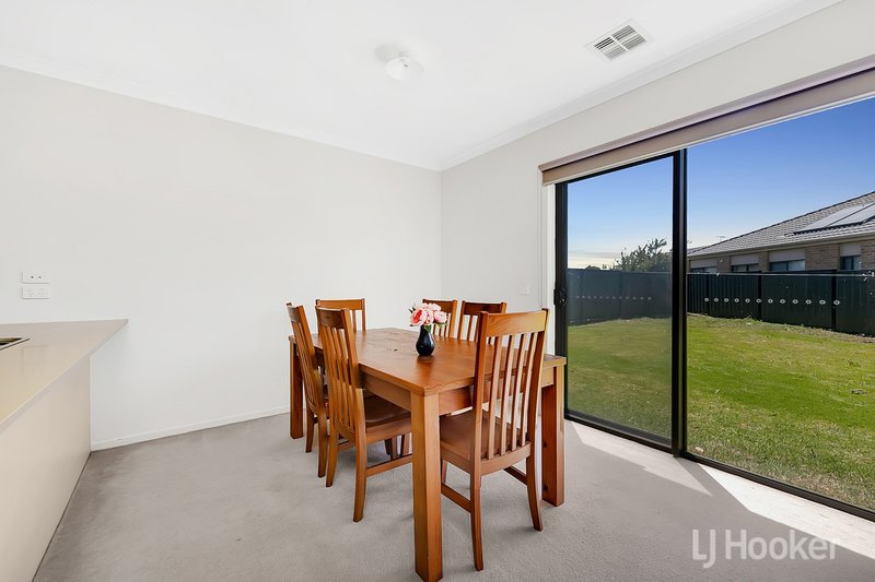 Photo - 120 Grevillea Street, Craigieburn VIC 3064 - Image 5