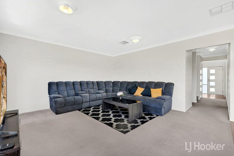 Photo - 120 Grevillea Street, Craigieburn VIC 3064 - Image 6