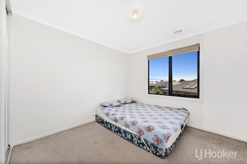 Photo - 120 Grevillea Street, Craigieburn VIC 3064 - Image 10