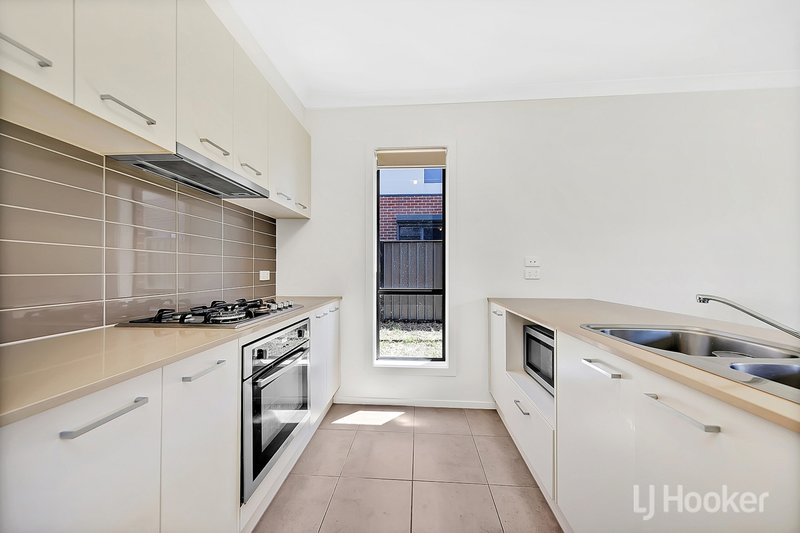 Photo - 120 Grevillea Street, Craigieburn VIC 3064 - Image 13