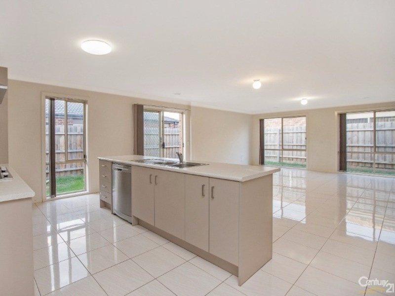 Photo - 120 Henry Road, Pakenham VIC 3810 - Image 3