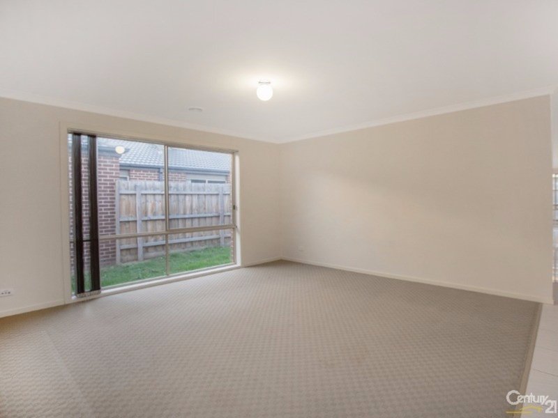 Photo - 120 Henry Road, Pakenham VIC 3810 - Image 5