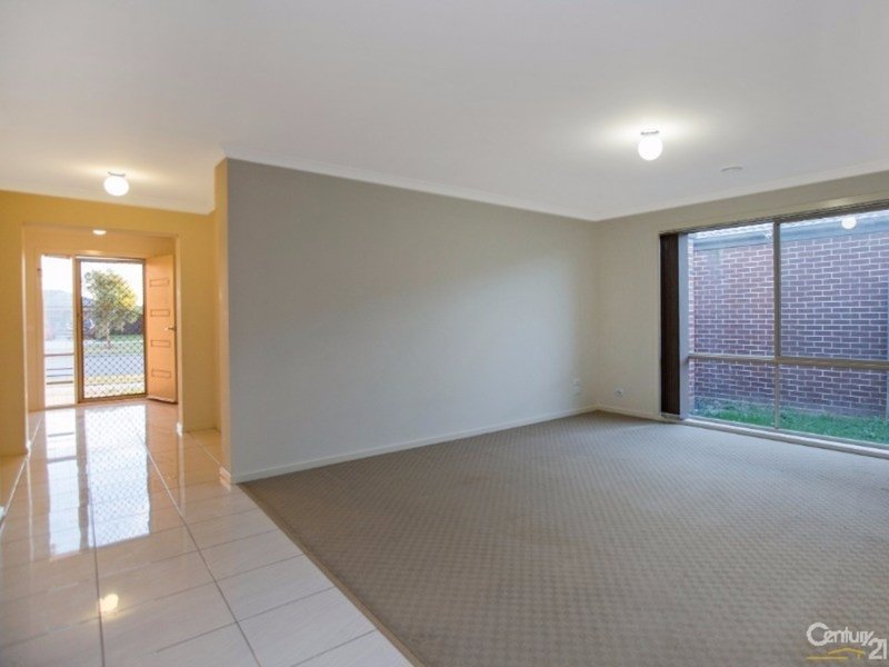 Photo - 120 Henry Road, Pakenham VIC 3810 - Image 6