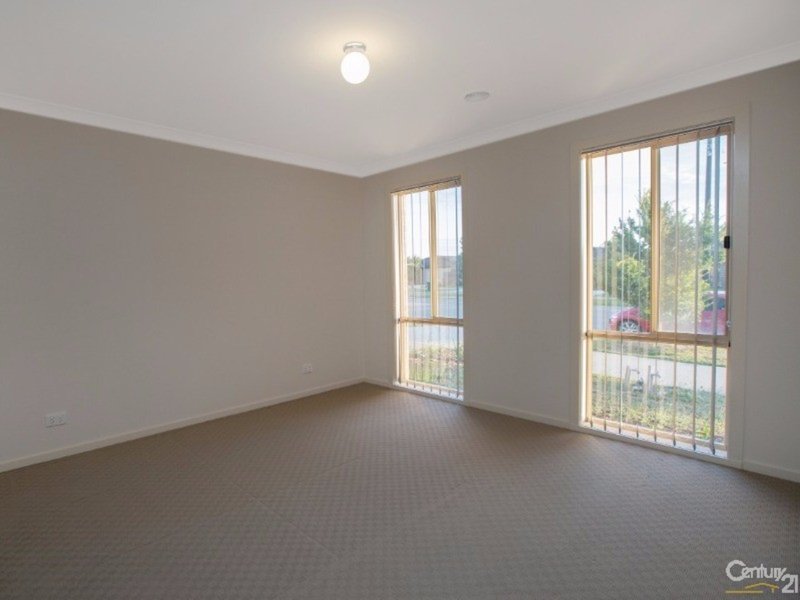 Photo - 120 Henry Road, Pakenham VIC 3810 - Image 7