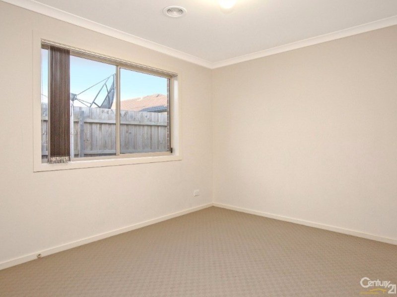 Photo - 120 Henry Road, Pakenham VIC 3810 - Image 10