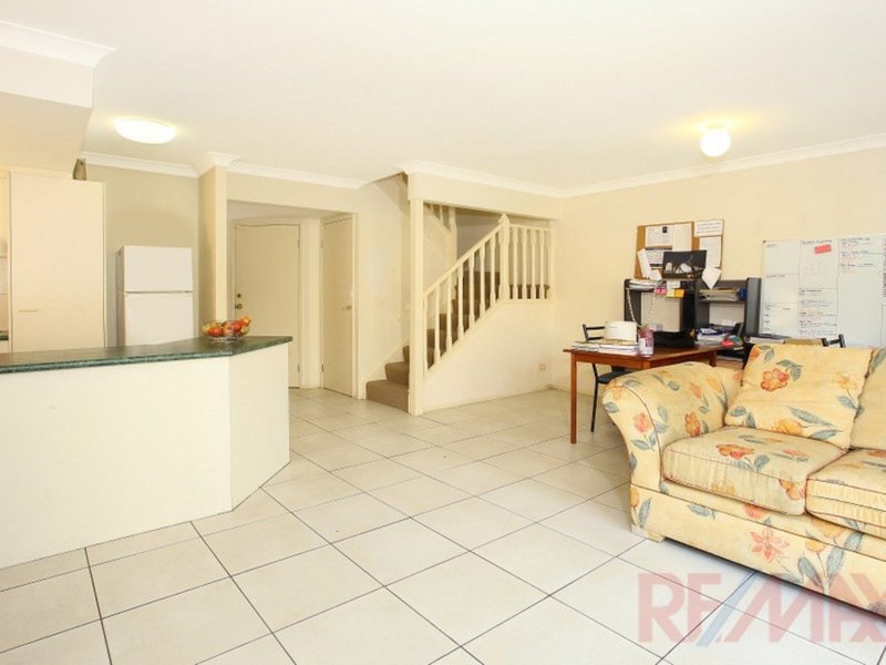 Photo - 120 Highfield Dr , Merrimac QLD 4226 - Image 8