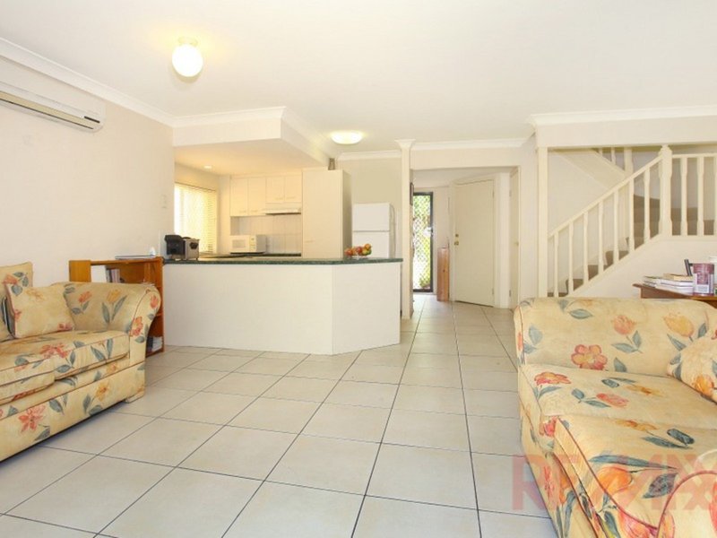 Photo - 120 Highfield Dr , Merrimac QLD 4226 - Image 9