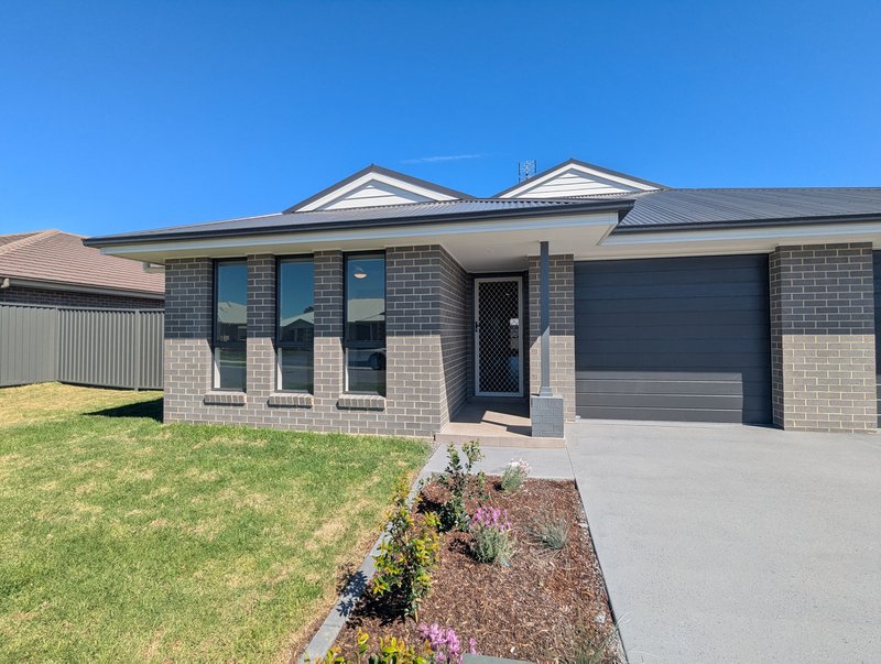 Photo - 1/20 Lakeside Circuit, Cessnock NSW 2325 - Image 1
