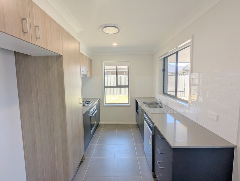 Photo - 1/20 Lakeside Circuit, Cessnock NSW 2325 - Image 5