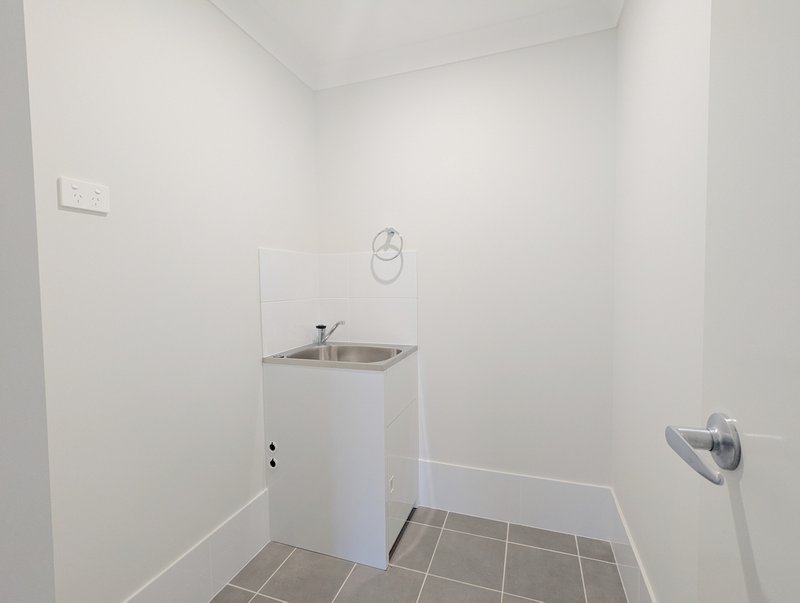 Photo - 1/20 Lakeside Circuit, Cessnock NSW 2325 - Image 10