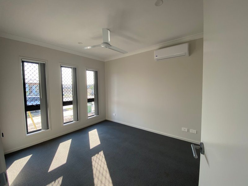 Photo - 120 Lakeview Promenade, Newport QLD 4020 - Image 5