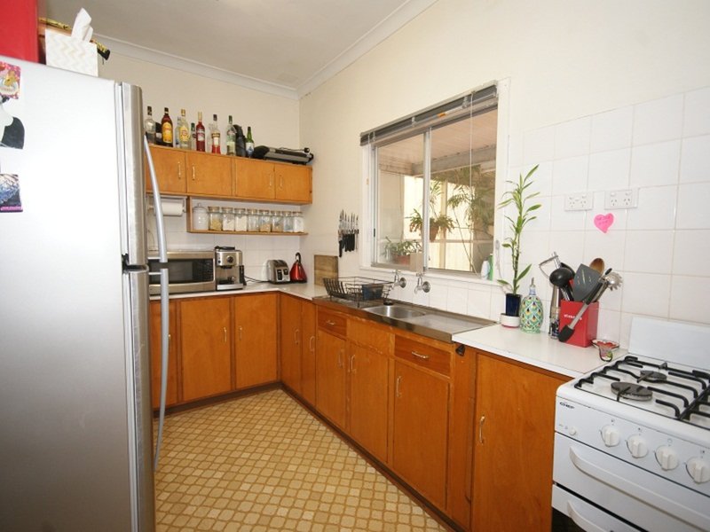 Photo - 120 Lewington Street , Rockingham WA 6168 - Image 2