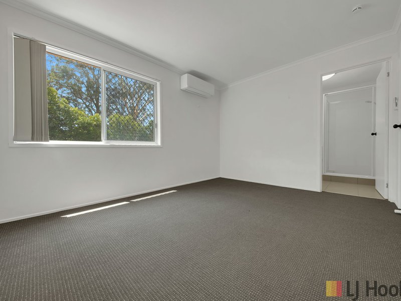 Photo - 120 Malpas Street, Boyne Island QLD 4680 - Image 5